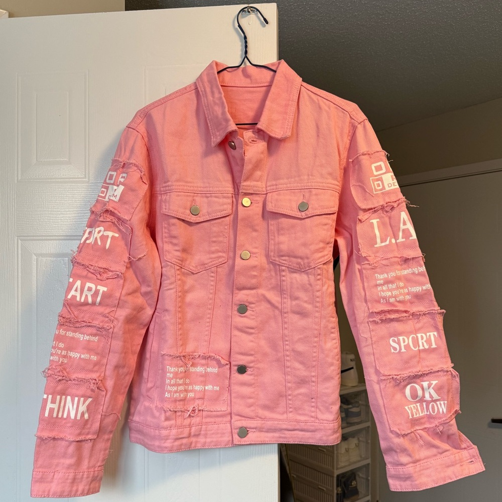 Men's Letter Print Denim Jacket. 
Size: S
Color: Pink.